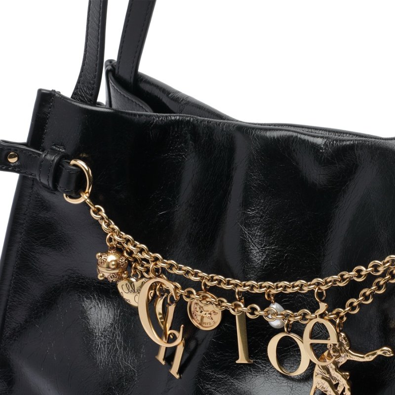 🛫早秋當季新品🛬Chloe Charms 中款鏈飾光澤小牛皮革肩背包 黑色-1