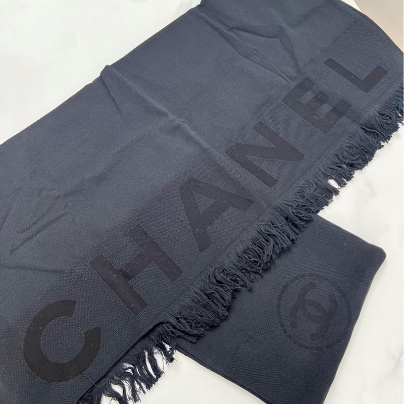 Chanel黑色大毛巾連抽繩袋-1