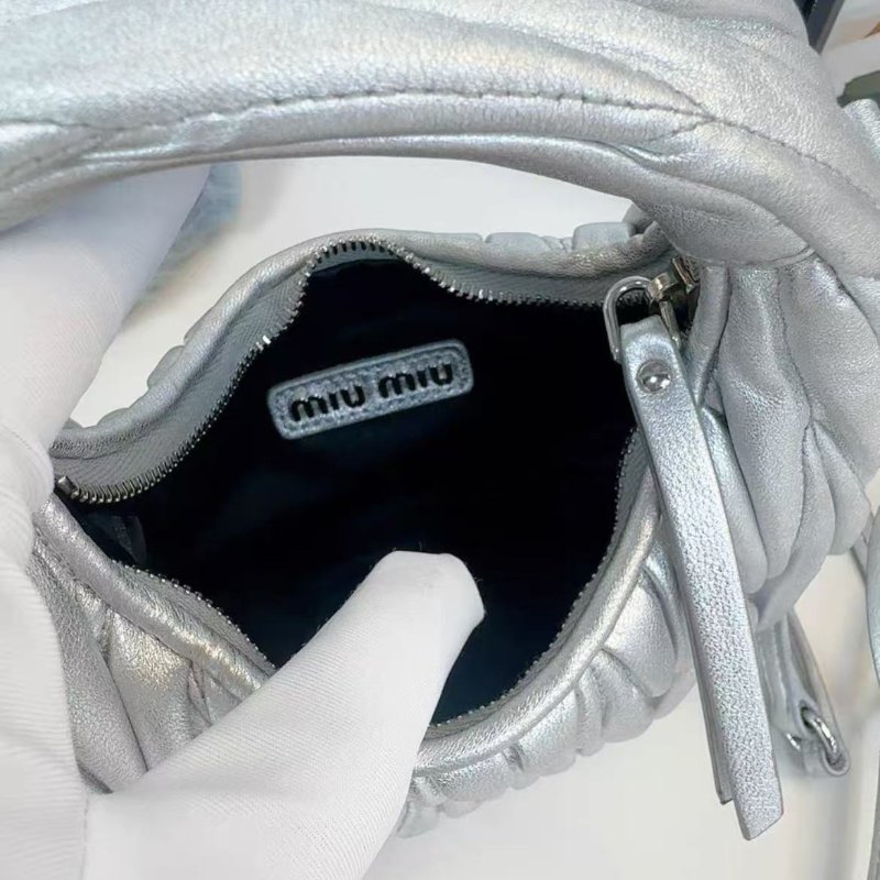 ✨MIUMIU 銀色皺褶hobo wander mini手提包 17x14cm  全新閒置配件塵袋-4