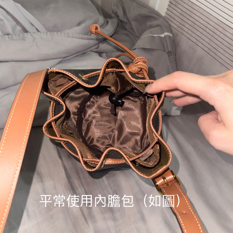 Celine老花抽繩水桶包-7
