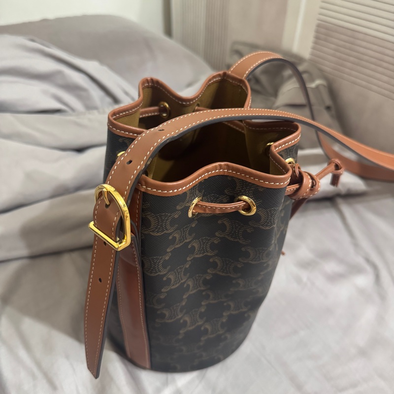 Celine老花抽繩水桶包-10