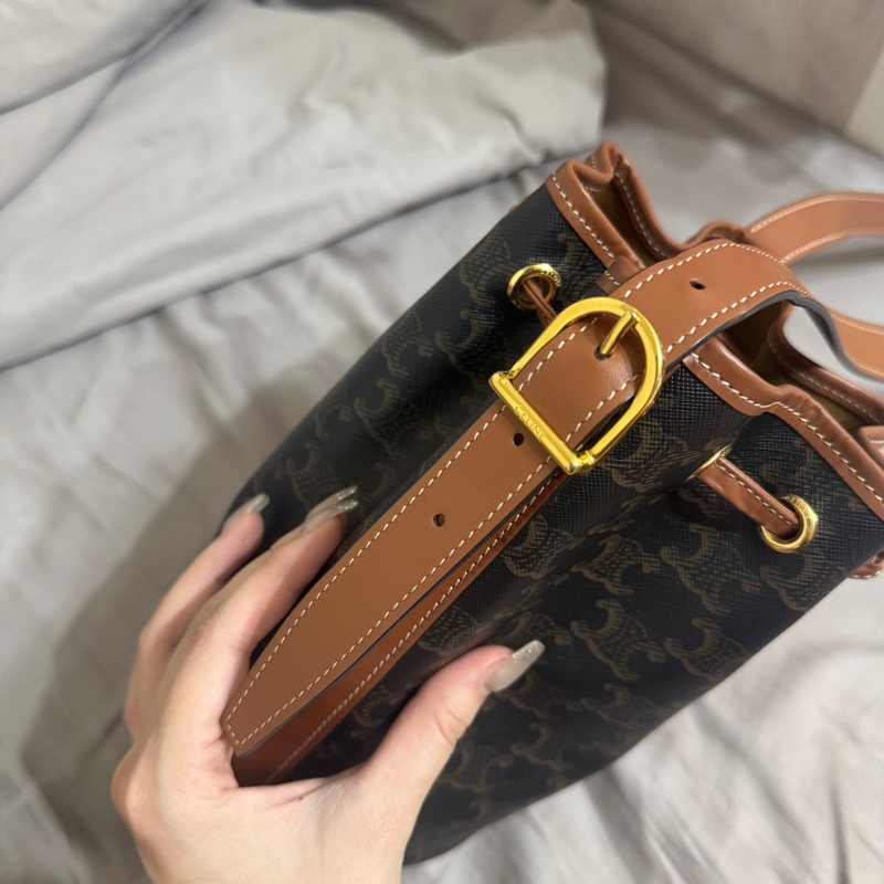 Celine老花抽繩水桶包-12