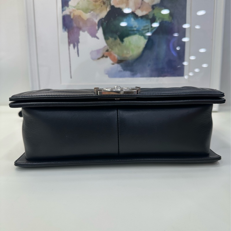 Chanel 香奈兒 黑銀V紋中號leboy 22開帶卡-5