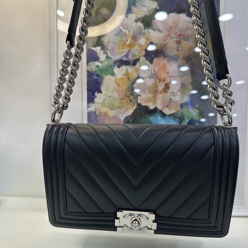 Chanel 香奈兒 黑銀V紋中號leboy 22開帶卡-6