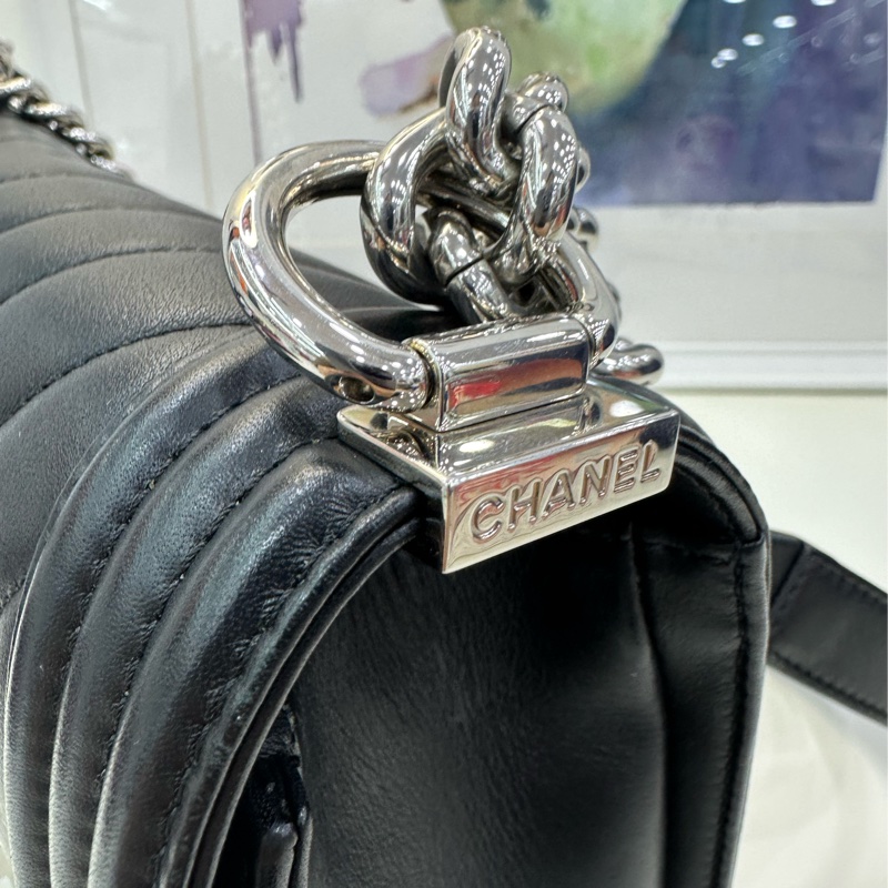 Chanel 香奈兒 黑銀V紋中號leboy 22開帶卡-13