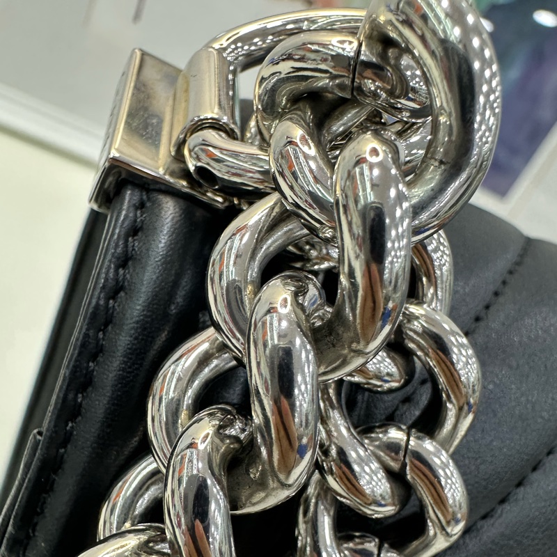 Chanel 香奈兒 黑銀V紋中號leboy 22開帶卡-16