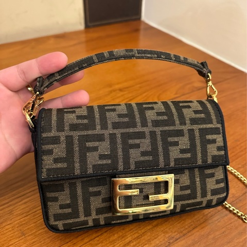 FENDI 經典緹花橫式手提兩用包