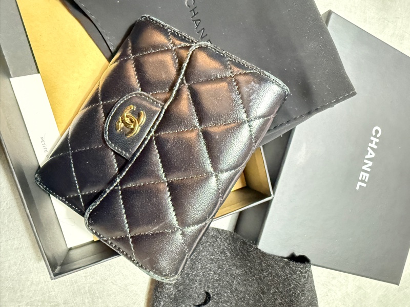 質感香奈兒羊皮短夾-10