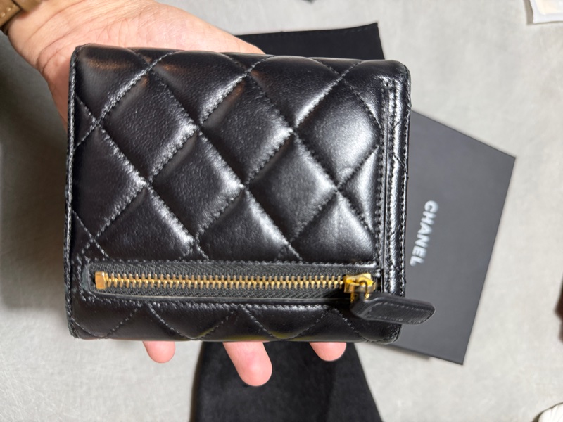 質感香奈兒羊皮短夾-22