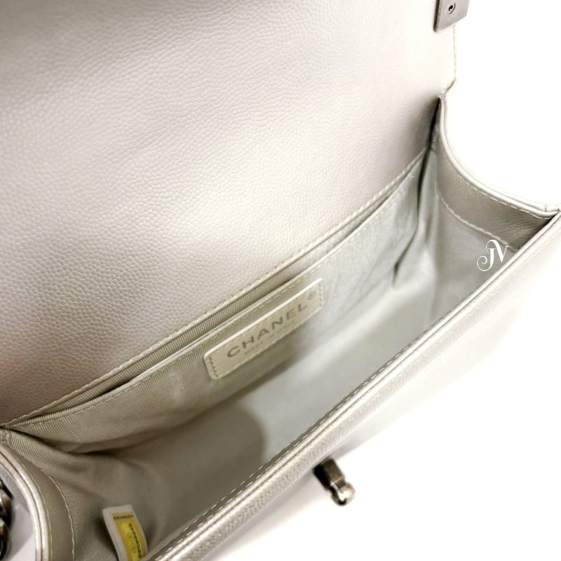 Chanel 銀色荔枝牛皮山型紋霧銀釦Boy20-5