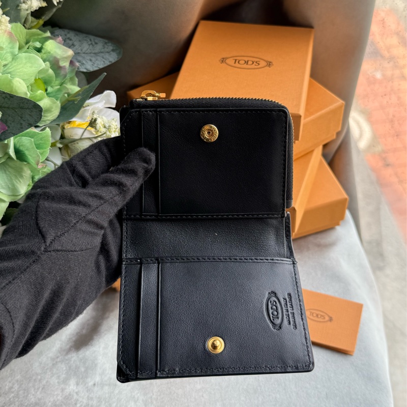 T Timeless 暗釦二折拉鍊零錢袋短夾(黑色)-6