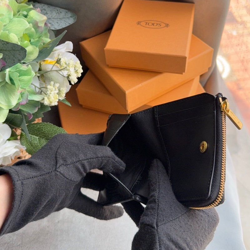 T Timeless 暗釦二折拉鍊零錢袋短夾(黑色)-8