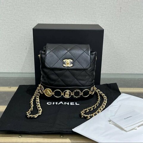 CHANEL 黑金限定金屬徽章後背包 18*17*9 全新閒置配件塵袋盒子