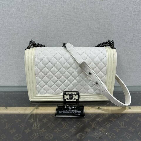 CHANEL Leboy中大號28*18*7 98新 配件保卡塵袋