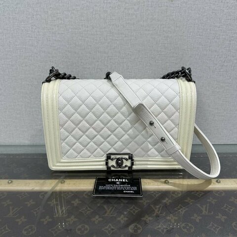 CHANEL Leboy中大號28*18*7 98新 配件保卡塵袋