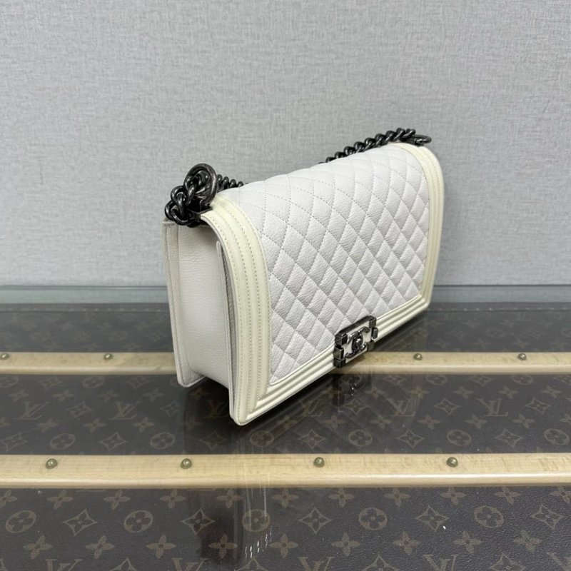 CHANEL Leboy中大號28*18*7 98新 配件保卡塵袋-1