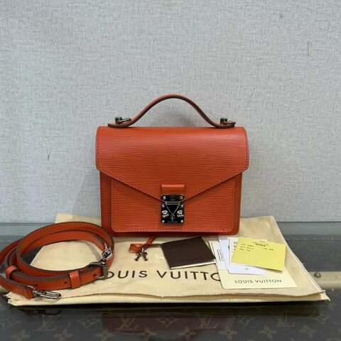 LV 橙色銀扣水波紋手提斜背郵差包 20*16*4 99新配件塵袋