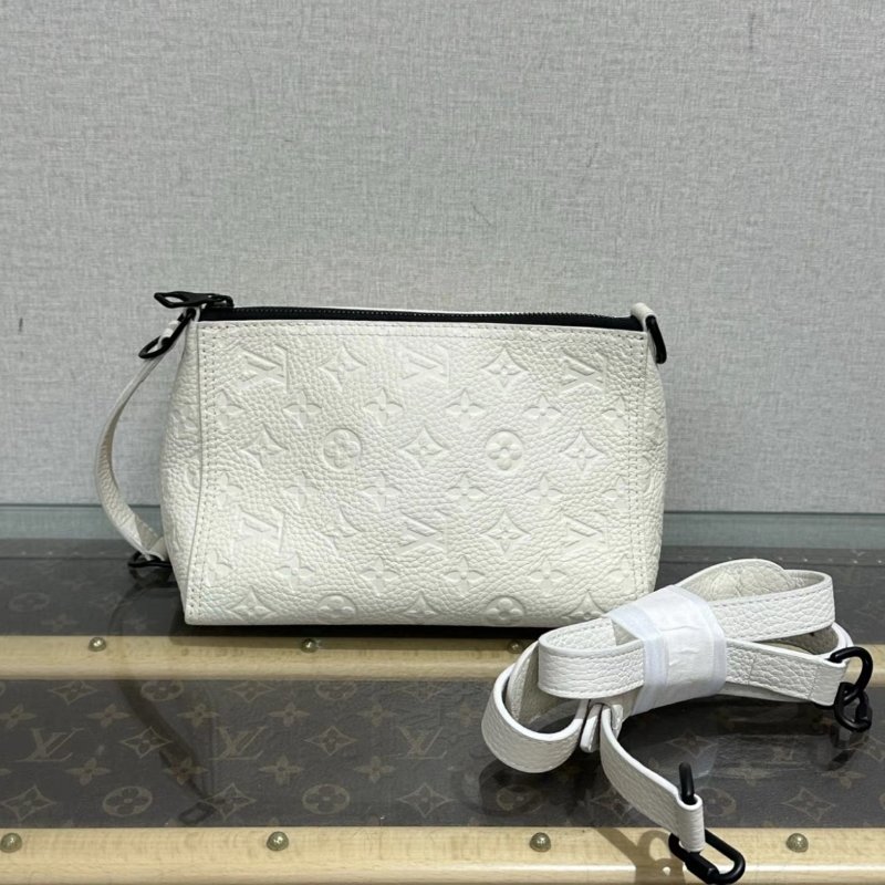 LV 白色老花壓紋肩背斜背三角包 22*14*14 98新 配件塵袋-0