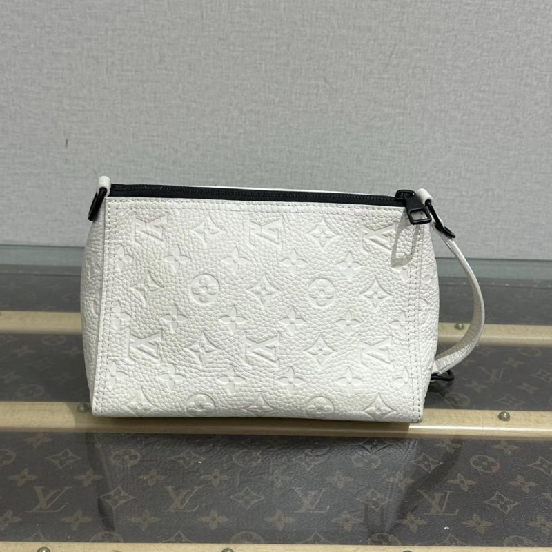 LV 白色老花壓紋肩背斜背三角包 22*14*14 98新 配件塵袋-5