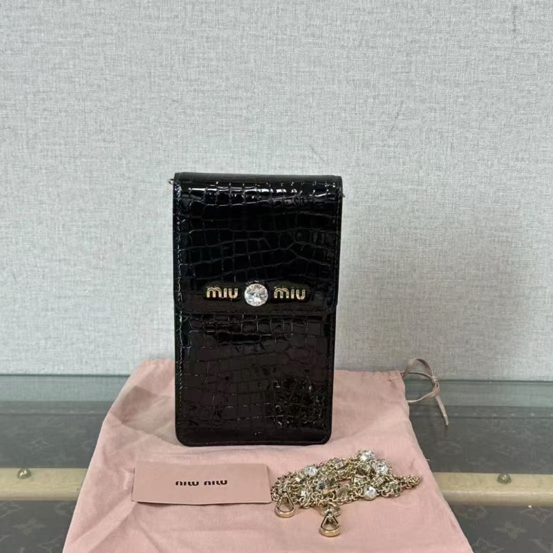 ✨MIUMIU 黑金鱷魚壓紋寶石鍊條肩背斜背手機包 10*18*3 98新配件塵袋-0