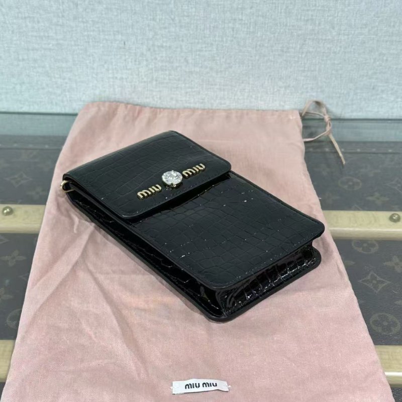 ✨MIUMIU 黑金鱷魚壓紋寶石鍊條肩背斜背手機包 10*18*3 98新配件塵袋-3
