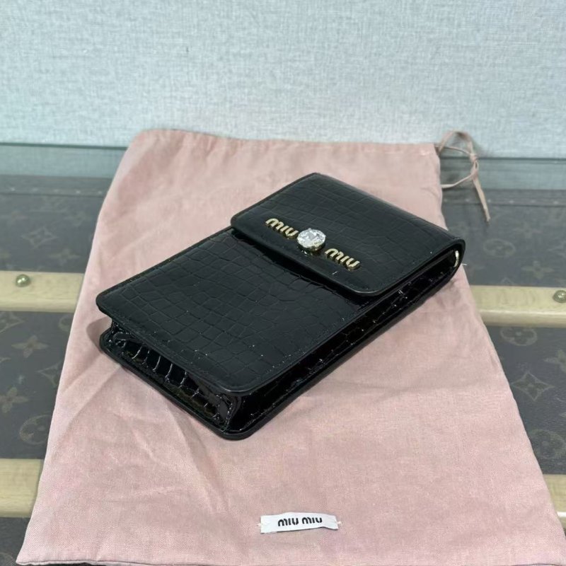 ✨MIUMIU 黑金鱷魚壓紋寶石鍊條肩背斜背手機包 10*18*3 98新配件塵袋-5