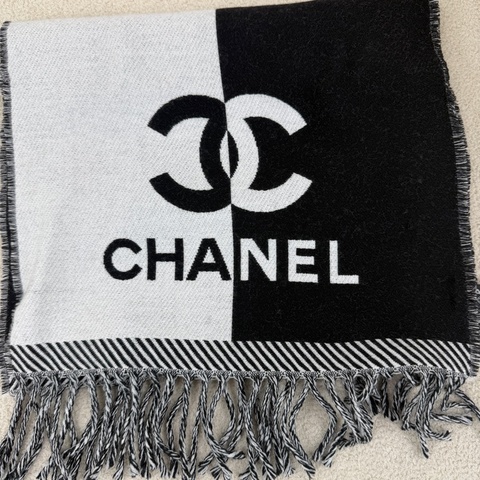 Chanel 黑白拼色圍巾