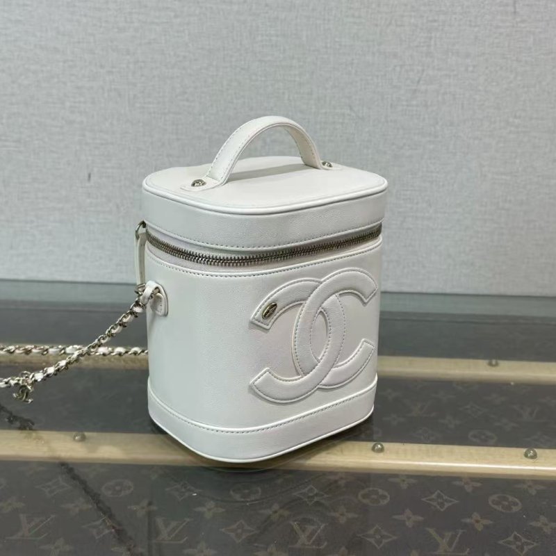 ✨CHANEL 白金雙C手提斜背化妝包 14.5*16*12 99新 配件塵袋-1