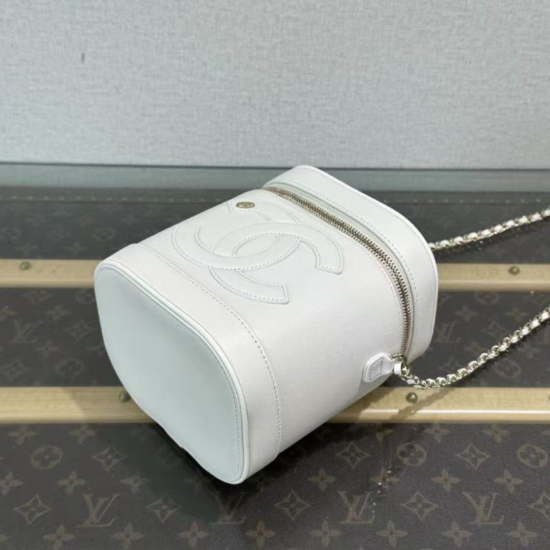 ✨CHANEL 白金雙C手提斜背化妝包 14.5*16*12 99新 配件塵袋-5