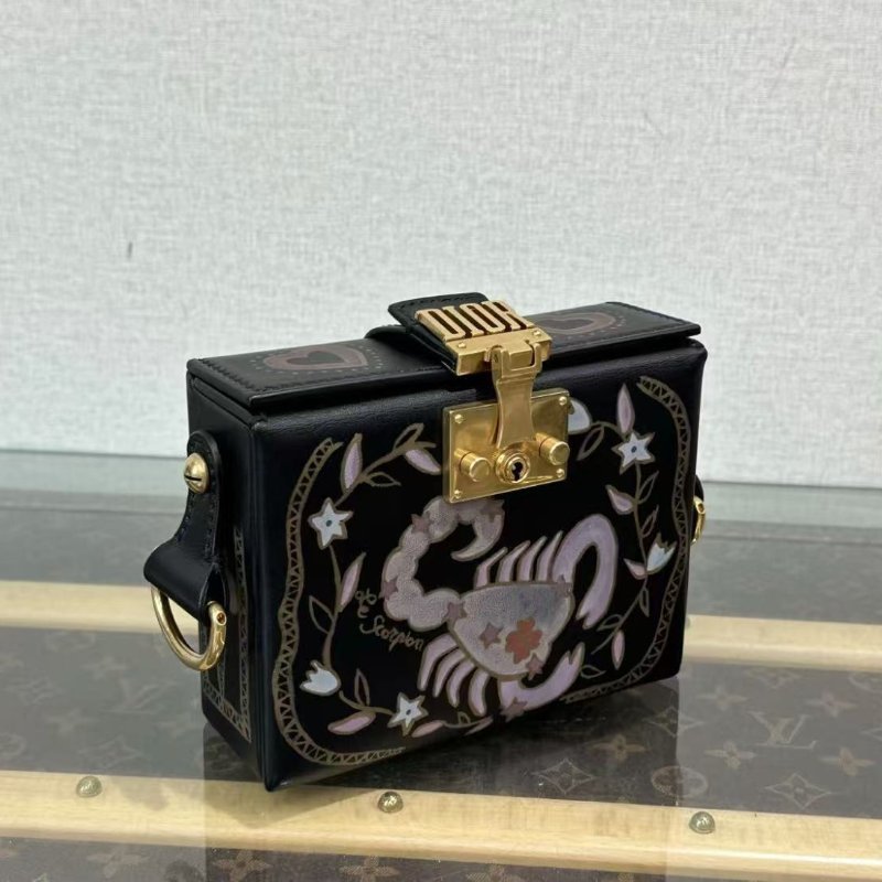✨DIOR 限量款手繪天蠍座盒子包17*13*6 98新 配件:塵袋-1