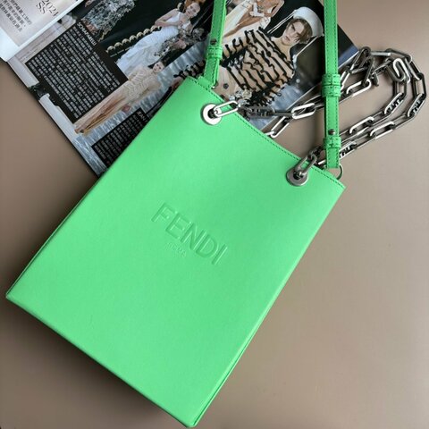 ::FENDI:: Fendi Pack ROMA 浮雕字樣綠色銀鏈手提 斜背包 Tote Bag 托特包