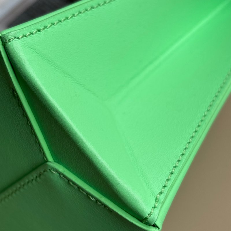 ::FENDI:: Fendi Pack ROMA 浮雕字樣綠色銀鏈手提 斜背包 Tote Bag 托特包-10