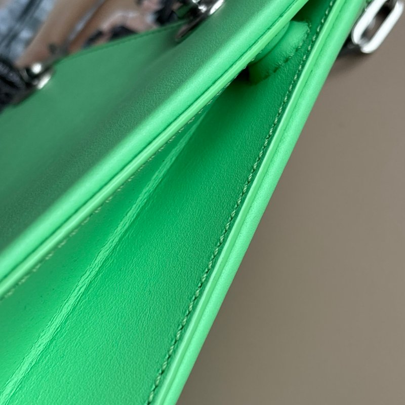 ::FENDI:: Fendi Pack ROMA 浮雕字樣綠色銀鏈手提 斜背包 Tote Bag 托特包-12