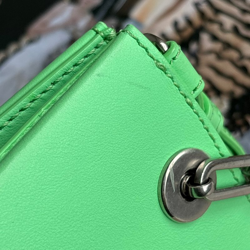 ::FENDI:: Fendi Pack ROMA 浮雕字樣綠色銀鏈手提 斜背包 Tote Bag 托特包-15