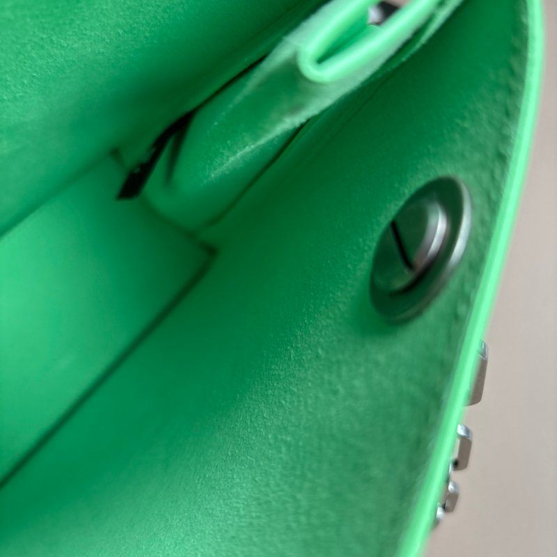 ::FENDI:: Fendi Pack ROMA 浮雕字樣綠色銀鏈手提 斜背包 Tote Bag 托特包-21