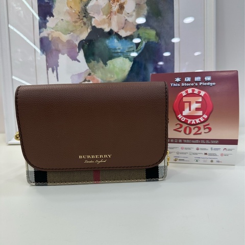 巴寶莉 Burberry經典戰馬格紋拼皮焦糖色棕色woc小方包，單肩斜挎包，經典百搭。 閒置