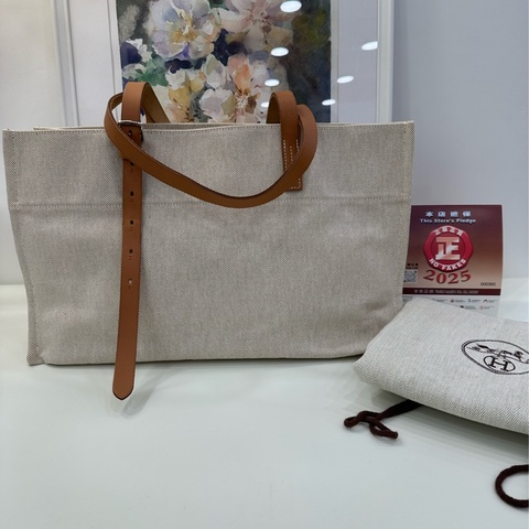 Hermes愛馬仕 Etrivière馬術購物包tote bag！巨難買的原色 随便挂個包挂就很好看啦 框o刻 原始成色  尺寸42×25×13