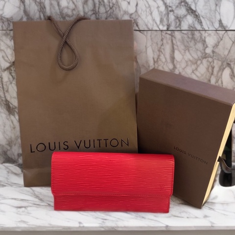 【全新未使用】Louis Vuitton Epi 紅色壓紋皮革長夾（罕見經典款）