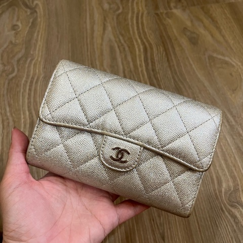 Chanel中夾