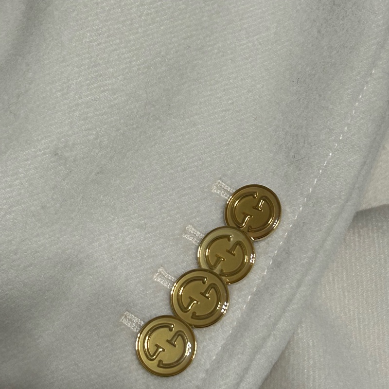 Gucci 奶油白大衣-7