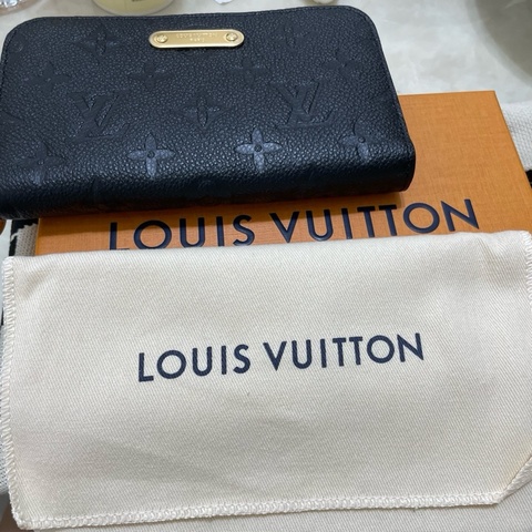 LV黑色中長皮包