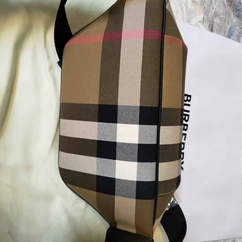 BURBERRY 男女適用胸包(不議價)-1