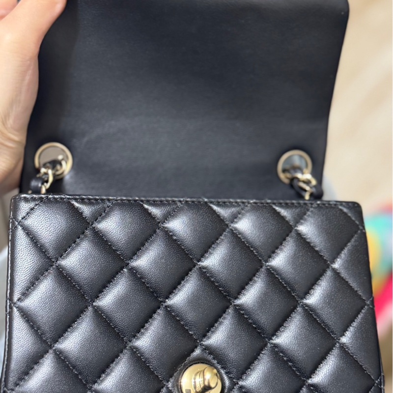 香奈兒台灣購證方胖近全新-5