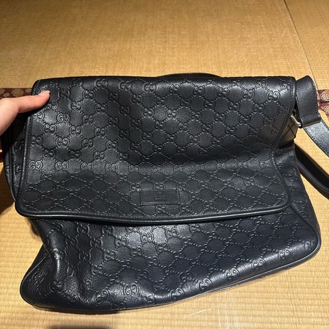 Gucci 斜背包