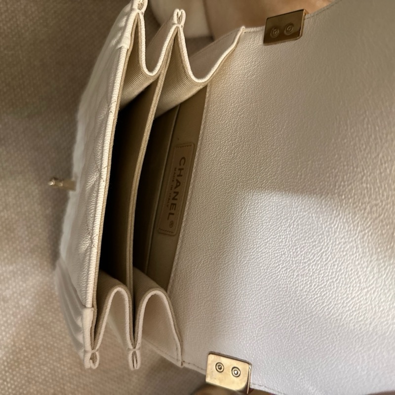 Chanel 白色Boy全新（荔枝牛皮）-4