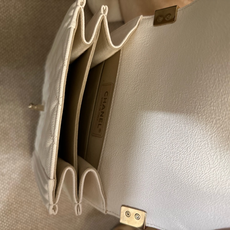Chanel 白色Boy全新（荔枝牛皮）-14