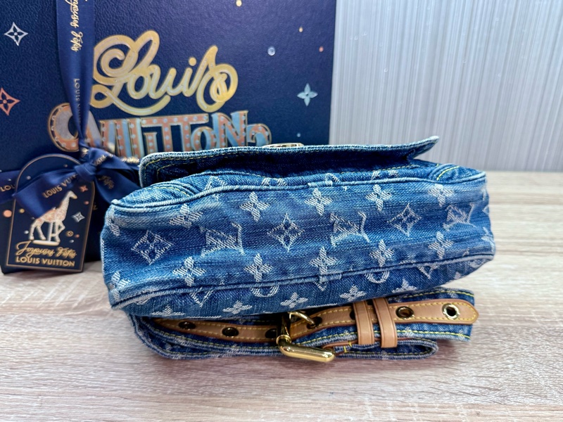 LV M95347 Denim Bum Bag稀有絕版丹寧牛仔胸包腰包-11