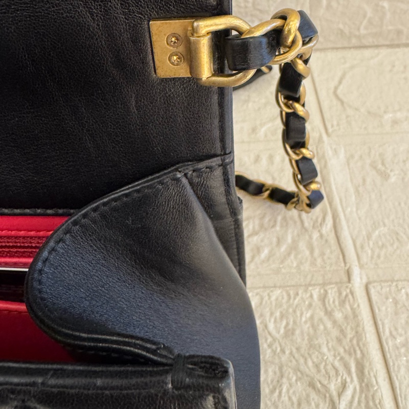 Chanel黑皮革金雙C提把logo鏈包-22