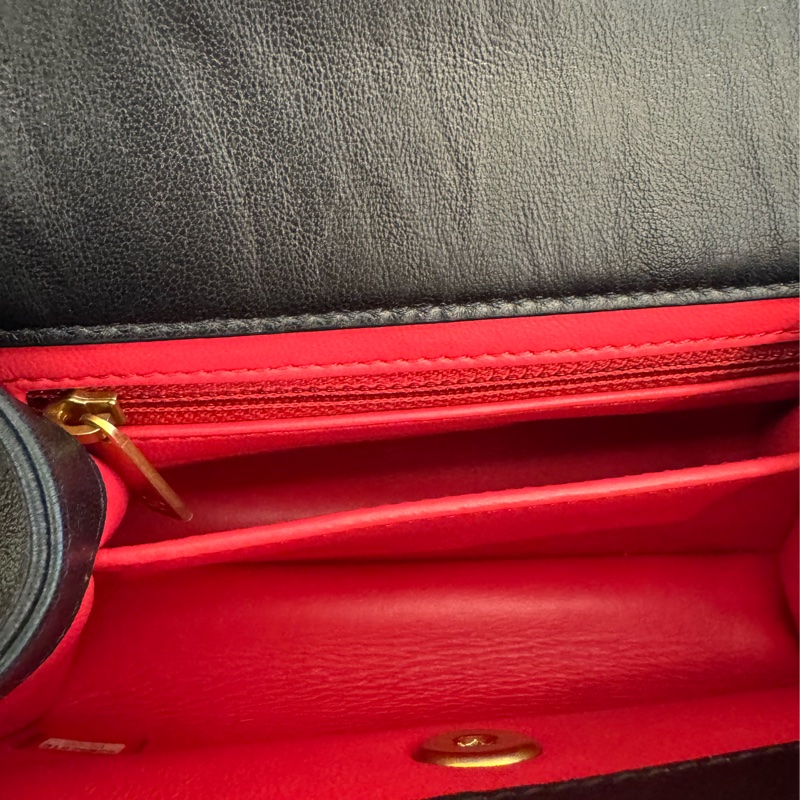 Chanel黑皮革金雙C提把logo鏈包-24