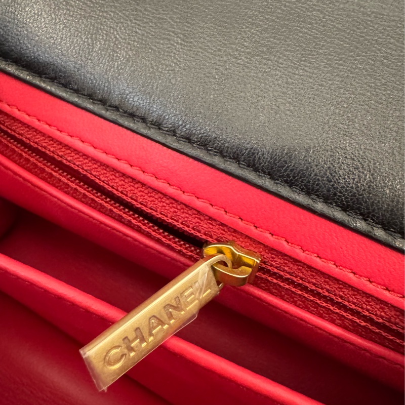 Chanel黑皮革金雙C提把logo鏈包-25